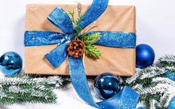 Картинка праздничные подарки+и+коробочки шишка подарок лента бант шарики