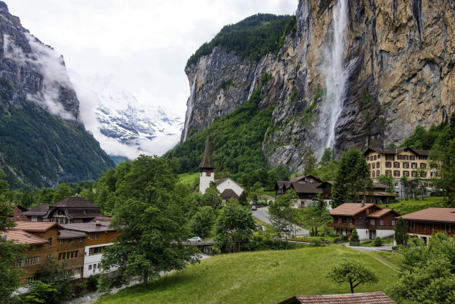 Обои картинки фото города, лаутербруннен , швейцария, горы, водопад, дома, костел