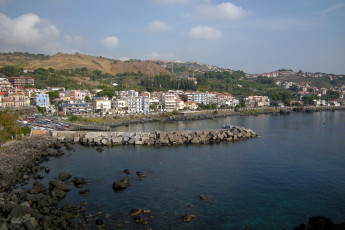 Картинка сицилия aci castello города панорамы море дома побережье