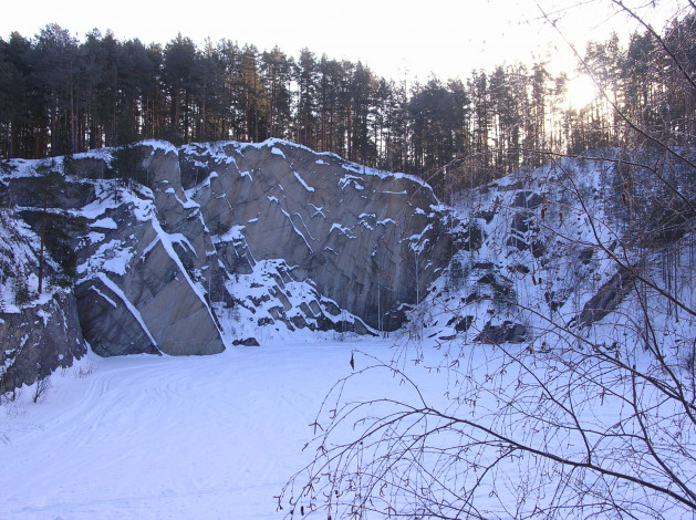 Обои картинки фото природа, зима, скала, деревья, снег
