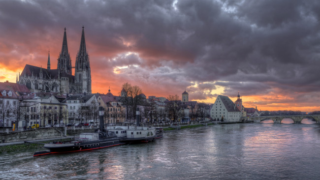 Обои картинки фото регенсбург, германия, города, вода, собор, вечер, мост