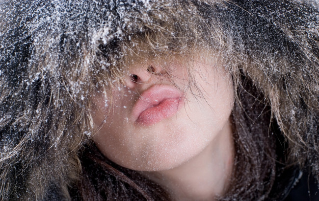 Обои картинки фото разное, губы, зима, снег, поцелуй, шапка