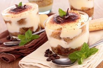 Картинка еда мороженое +десерты десерт тирамису кофейные зёрна мята салфетки