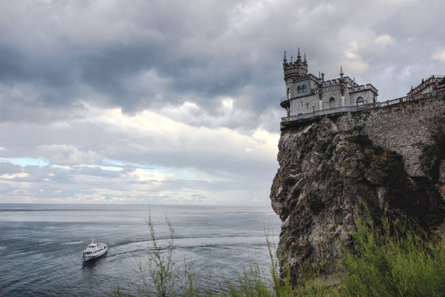 Обои картинки фото города, ласточкино гнездо , украина, море, замок, скала
