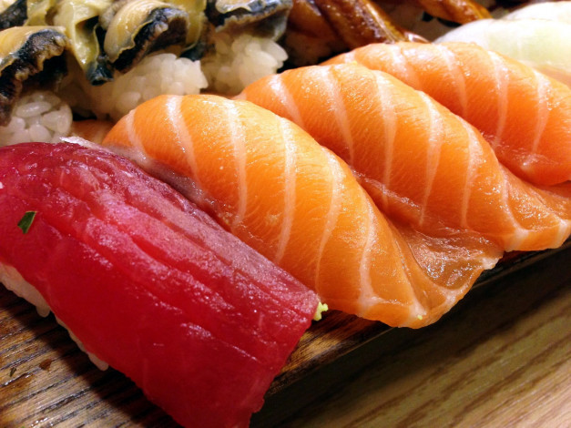 Обои картинки фото еда, рыба,  морепродукты,  суши,  роллы, кухня, японская, лосось, суши, тунец