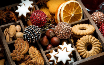 Картинка праздничные угощения орехи пряники шарики