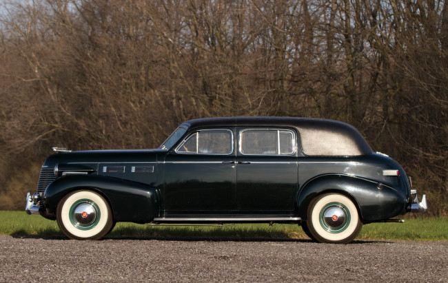 Обои картинки фото cadillac series 72 formal sedan by fleetwood 1940, автомобили, cadillac, fleetwood, sedan, series, 72, formal, 1940