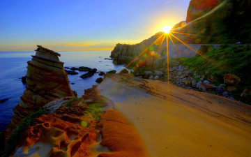 Картинка природа восходы закаты пляж скалы солнце лучи океан