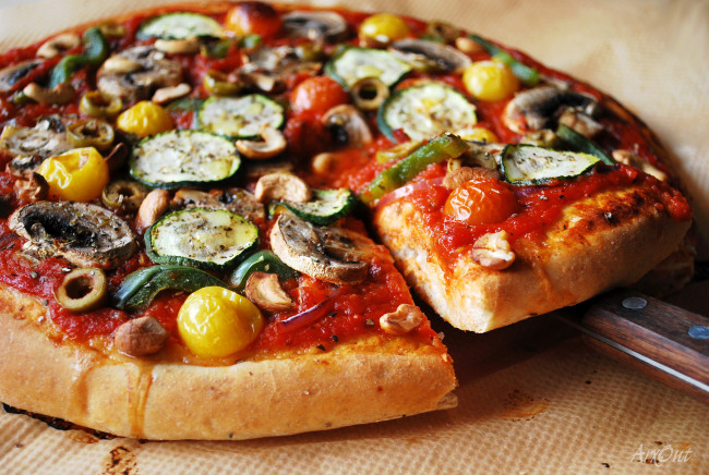 Обои картинки фото еда, пицца, начинка, лопатка, доска
