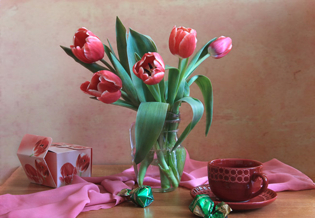 Обои картинки фото цветы, тюльпаны, конфеты, букет