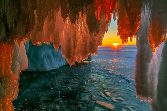 Картинка природа айсберги+и+ледники лёд закат байкал озеро солнце пещера грот
