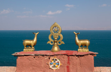 Картинка озеро+манасаровар+монастырь+долчу разное религия озеро манасаровар монастырь долчу