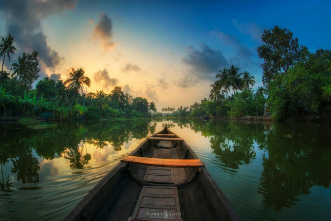 Обои картинки фото корабли, лодки,  шлюпки, отражения, джунгли, пальмы, лодка, река