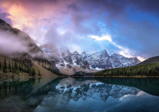Обои картинки фото природа, реки, озера, отражения, облака, озеро, горы, лес, канада, небо