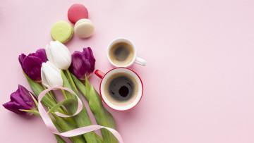 Картинка еда кофе +кофейные+зёрна тюльпаны макаруны