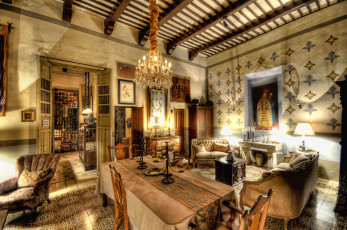 Картинка интерьер гостиная стол люстра