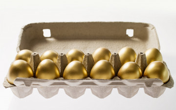 Картинка праздничные пасха коробка десяток золотые яйца