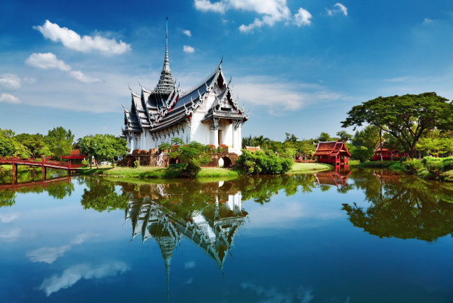 Обои картинки фото города, буддистские, другие, храмы, бангкок, азия, город, озеро, вода, отражение, bangkok, thailand, таиланд, sanphet prasat palace, ancient city