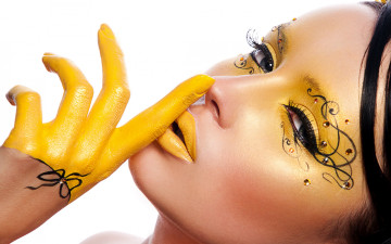 Картинка девушки -unsort+ креатив модель девушка лицо make up взгляд ресницы губы рука жест