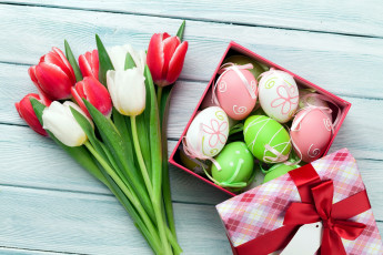 Картинка праздничные пасха бант коробка писанки тюльпаны