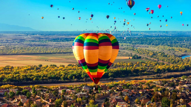Обои картинки фото авиация, воздушные шары, полет, шары, панорама, город, много