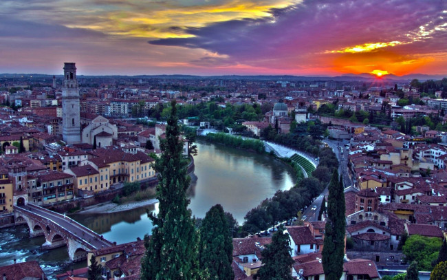 Обои картинки фото города, верона , италия, река, закат, мост, панорама, сумерки