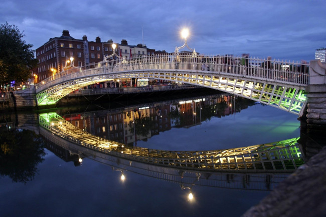 Обои картинки фото города, дублин , ирландия, фонари, мост, река, отражение