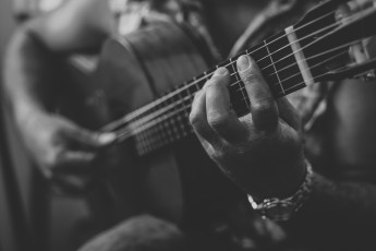 Картинка музыка -музыкальные+инструменты рука гитара