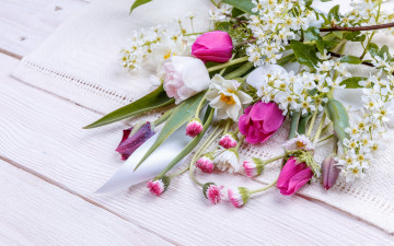 Картинка цветы букеты +композиции flowers spring лента букет pink wood colorful весна бутоны