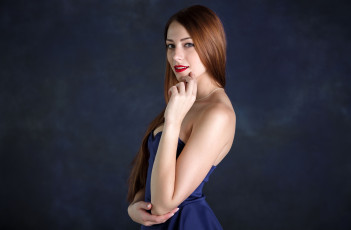 Картинка +  девушки     рыжеволосая девушка модель красотка поза стройная сексуальная взгляд фигура флирт макияж