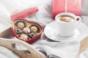 Картинка еда конфеты +шоколад +мармелад +сладости коробка чашка кофе блюдце