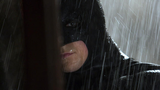 Обои картинки фото кино фильмы, batman,  begins, бэтмен, маска, дождь