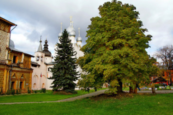 Картинка города -+православные+церкви +монастыри россия храм газон ели лето