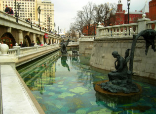 Картинка города москва россия мост пруд вокруг александровского сада