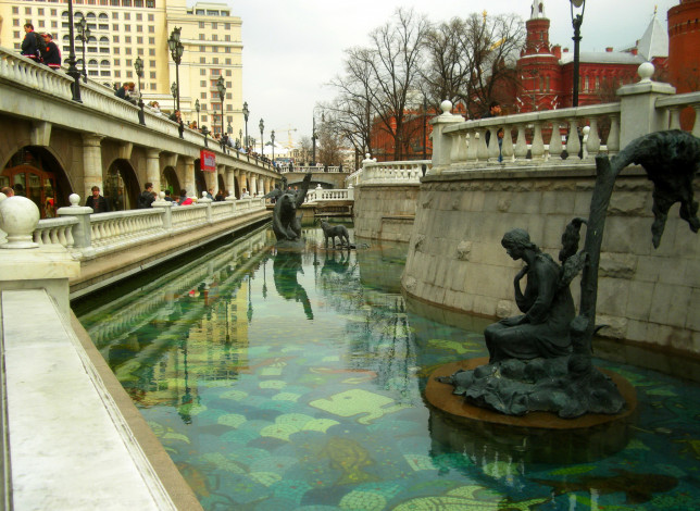 Обои картинки фото города, москва, россия, мост, пруд, вокруг, александровского, сада