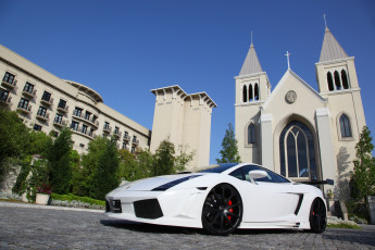 Картинка автомобили lamborghini здания площадь белый gallardo церковь