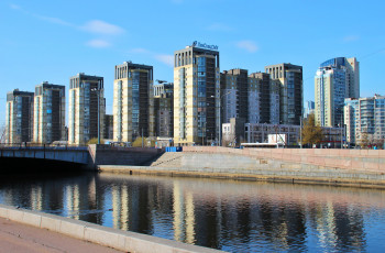 Картинка набережная+смоленки города санкт-петербург +петергоф+ россия набережная петербург смоленка река дома