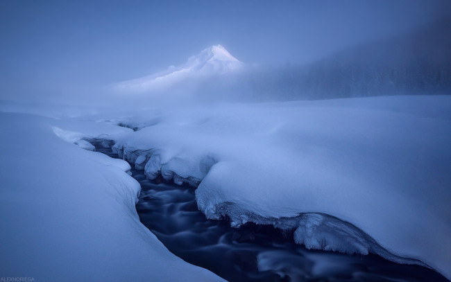 Обои картинки фото природа, зима, гора, река, снег, лес, дымка, лёд