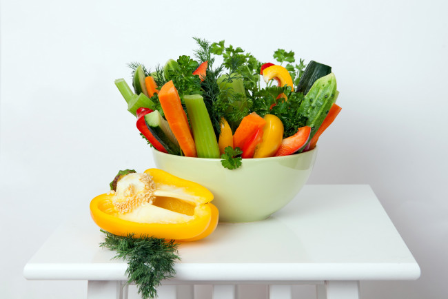 Обои картинки фото еда, овощи, укроп, перец, морковь, помидоры, огурец