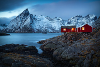 Картинка природа пейзажи зима горы скалы норвегия домики поселок фьорд