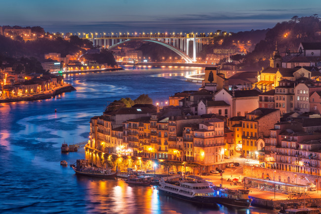 Обои картинки фото порту, португалия, города, огни, ночного, здания, река, мост, порт, ночь