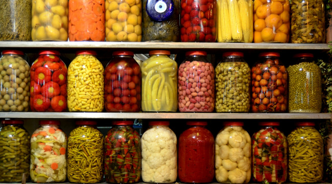 Обои картинки фото еда, овощи, банки, консервация, соленья