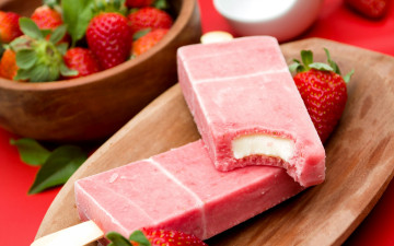 Картинка еда мороженое +десерты лакомство клубника ягоды
