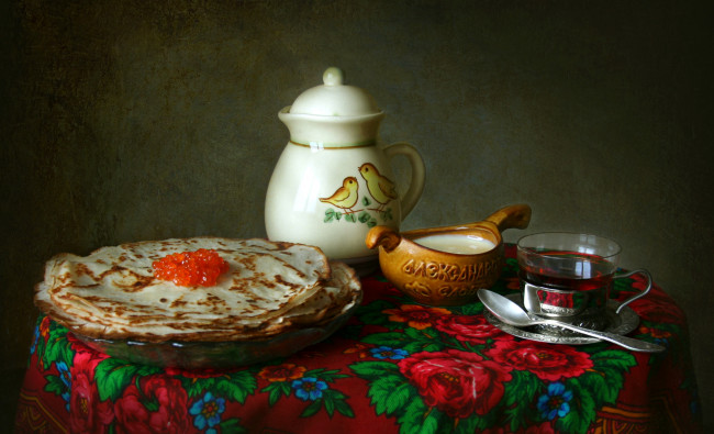 Обои картинки фото еда, блины,  оладьи, сметана, платок, икра, посуда, натюрморт, текстура, чай