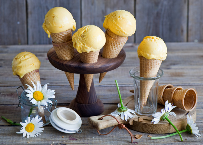 Обои картинки фото еда, мороженое,  десерты, вафельные, рожки, мороженное, сладость, жёлтое