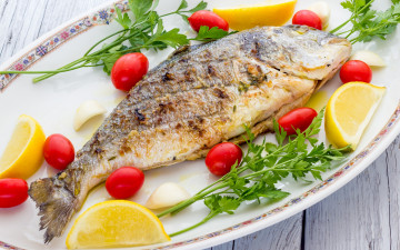 Картинка еда рыба +морепродукты +суши +роллы fish зелень тарелка tomatoes овощи lemons лимон помидоры