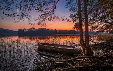 Картинка корабли лодки +шлюпки пейзаж деревья озеро лодка закат