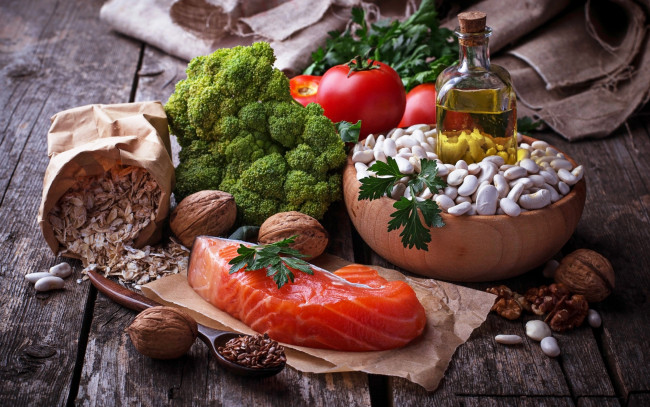 Обои картинки фото еда, разное, oil, фасоль, fish, зелень, орехи, nuts, рыба