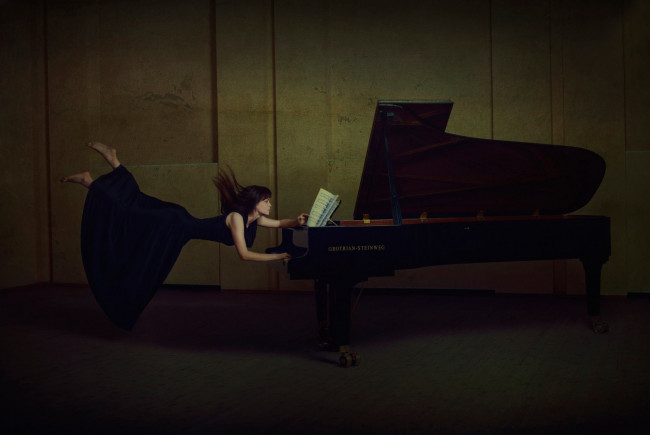Обои картинки фото музыка, -другое, девушка, ноты, рояль, полет