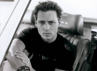 Картинка мужчины johnny+depp актер футболка машина кабриолет